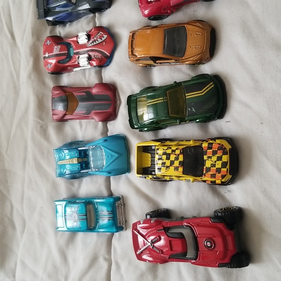 Lot of 15 Hot Wheels Cars - Picture 2 of 3